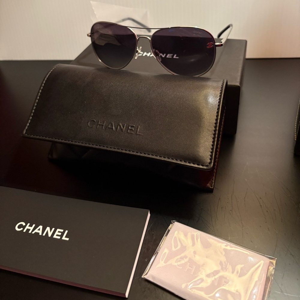 CHANEL CC Polarized Aviator Sunglasses